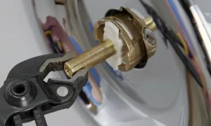 single-handle-shower-cartridge-remove-cartridge.jpg